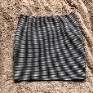 Black & white mini skirt